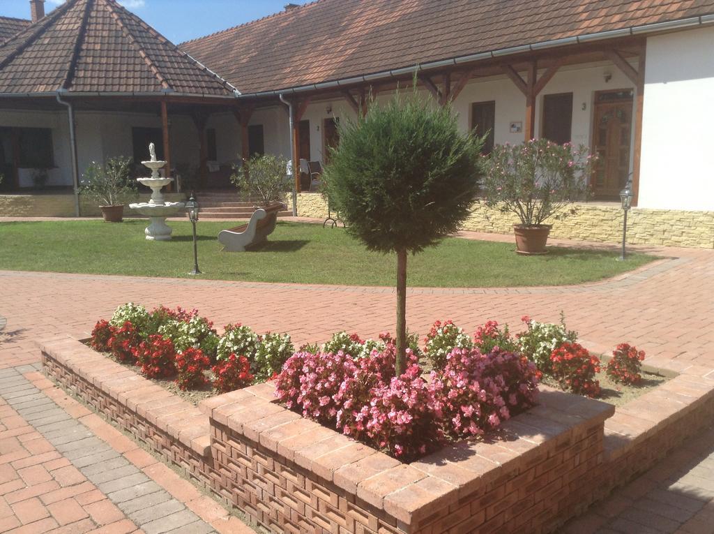 Bornemisza Kuria Apartment Tiszabecs Ngoại thất bức ảnh