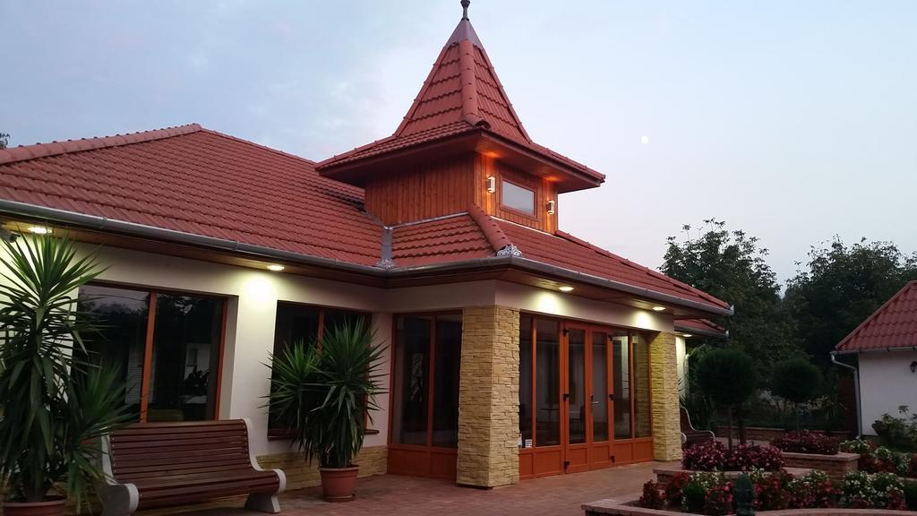 Bornemisza Kuria Apartment Tiszabecs Ngoại thất bức ảnh